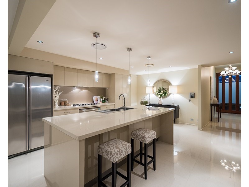 14 Andrea Avenue, Broadbeach Waters QLD 4218