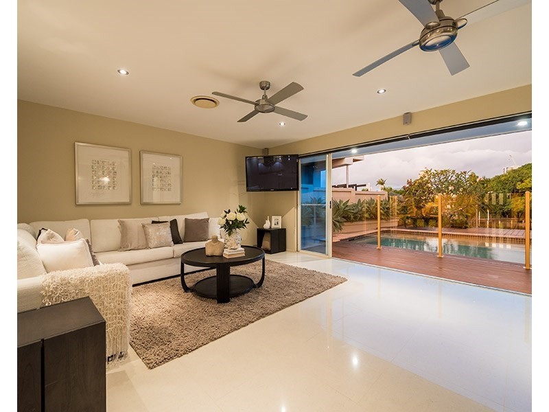 14 Andrea Avenue, Broadbeach Waters QLD 4218