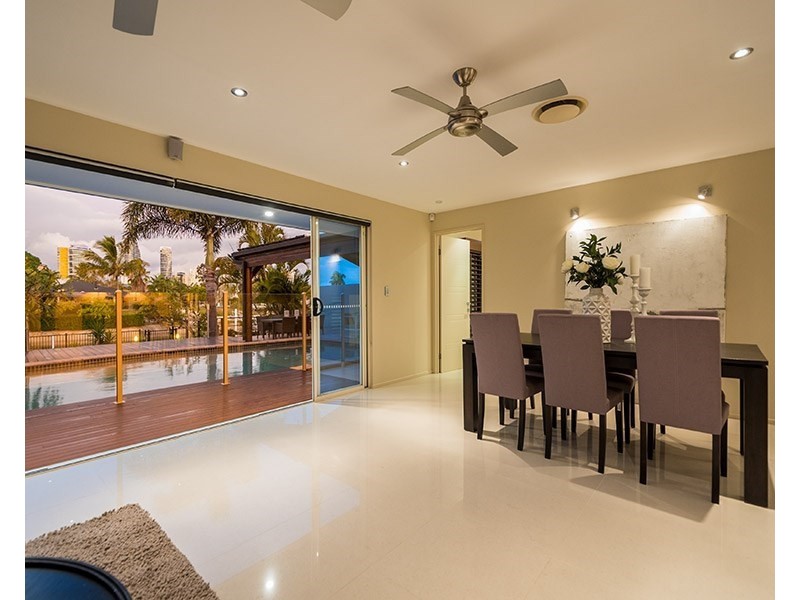 14 Andrea Avenue, Broadbeach Waters QLD 4218