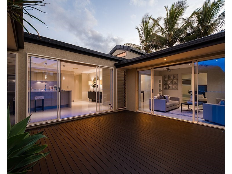 14 Andrea Avenue, Broadbeach Waters QLD 4218