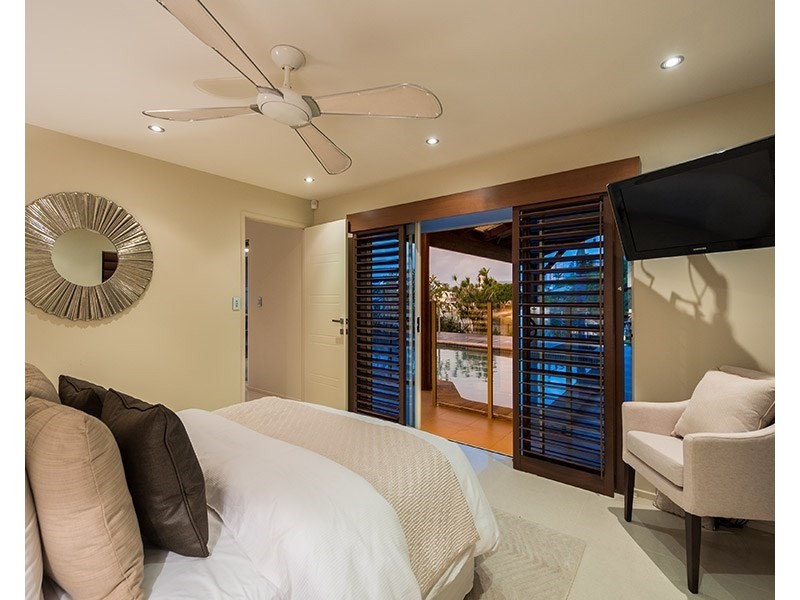 14 Andrea Avenue, Broadbeach Waters QLD 4218