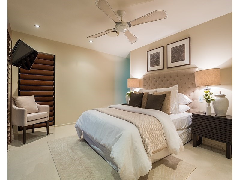 14 Andrea Avenue, Broadbeach Waters QLD 4218