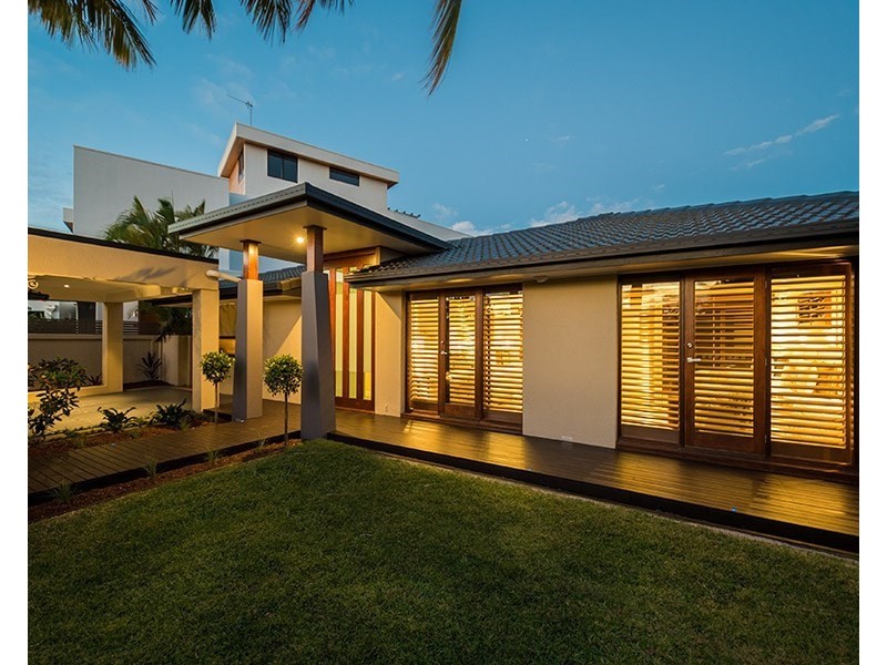 14 Andrea Avenue, Broadbeach Waters QLD 4218