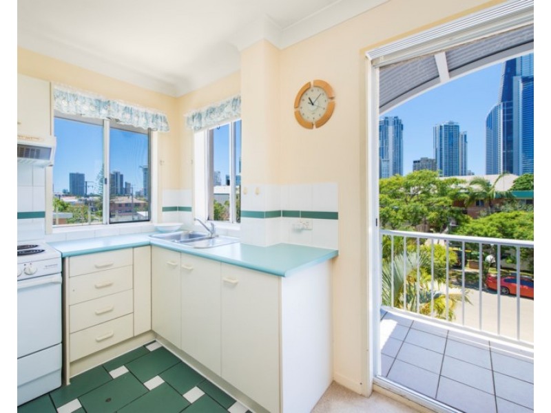 17/14-16 Darrambal Street, Chevron Island QLD 4217