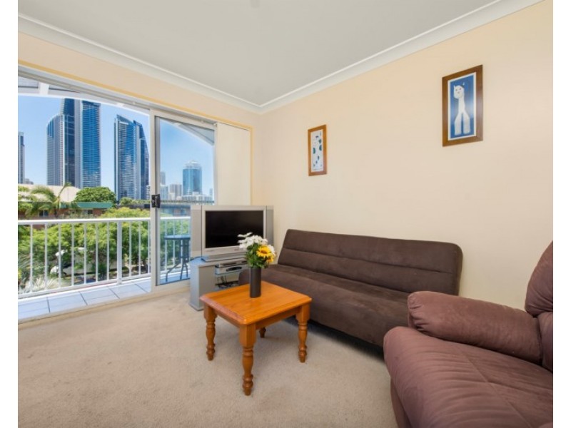 17/14-16 Darrambal Street, Chevron Island QLD 4217