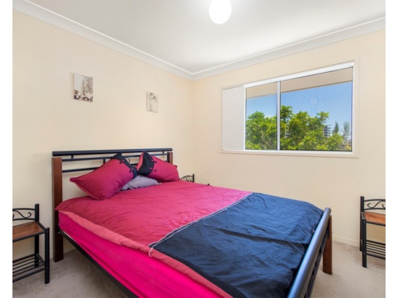 17/14-16 Darrambal Street, Chevron Island QLD 4217