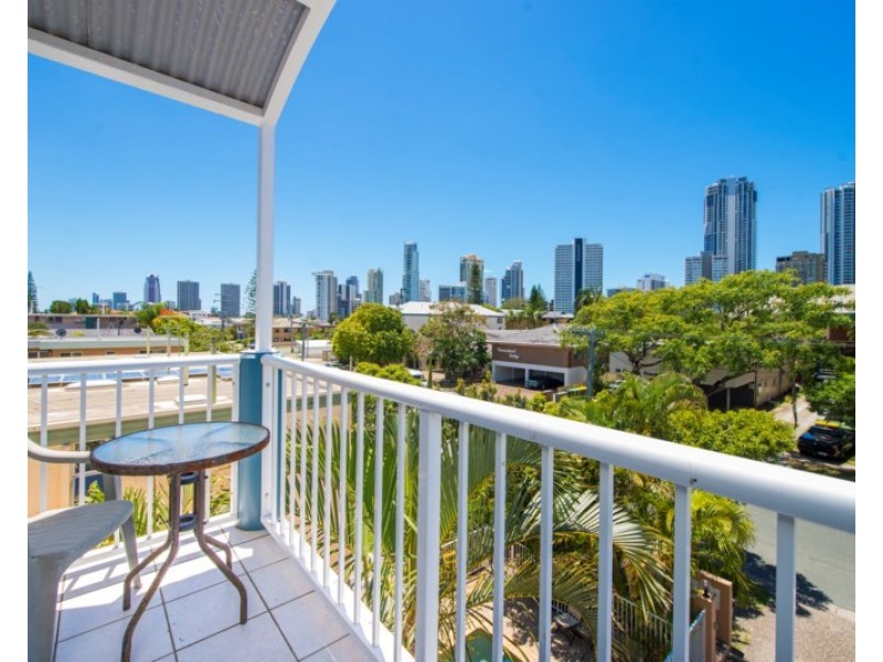 17/14-16 Darrambal Street, Chevron Island QLD 4217