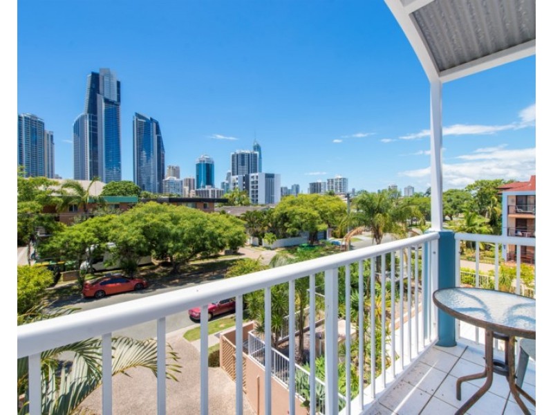 17/14-16 Darrambal Street, Chevron Island QLD 4217