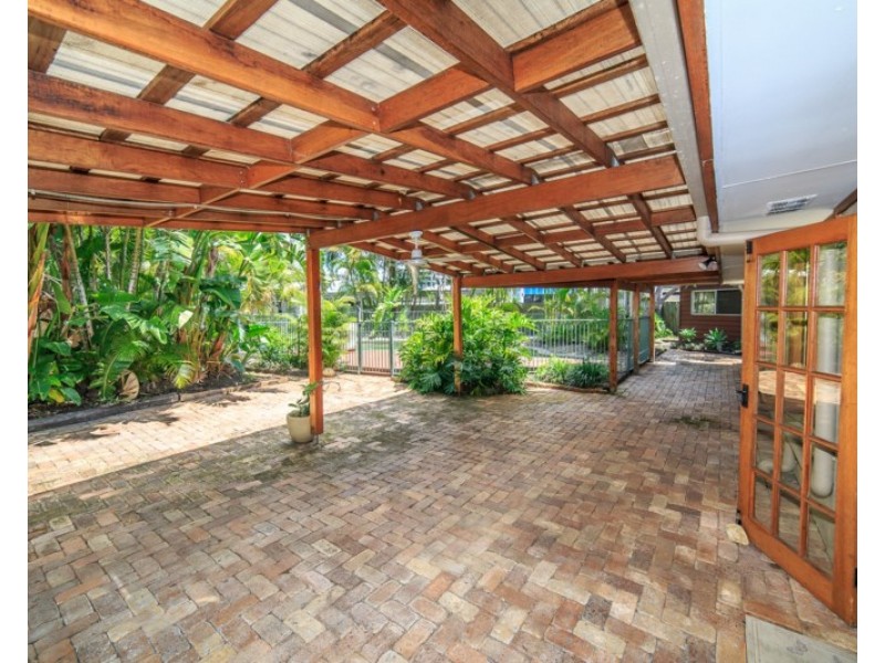 15 Moorilla Place, Broadbeach Waters QLD 4218