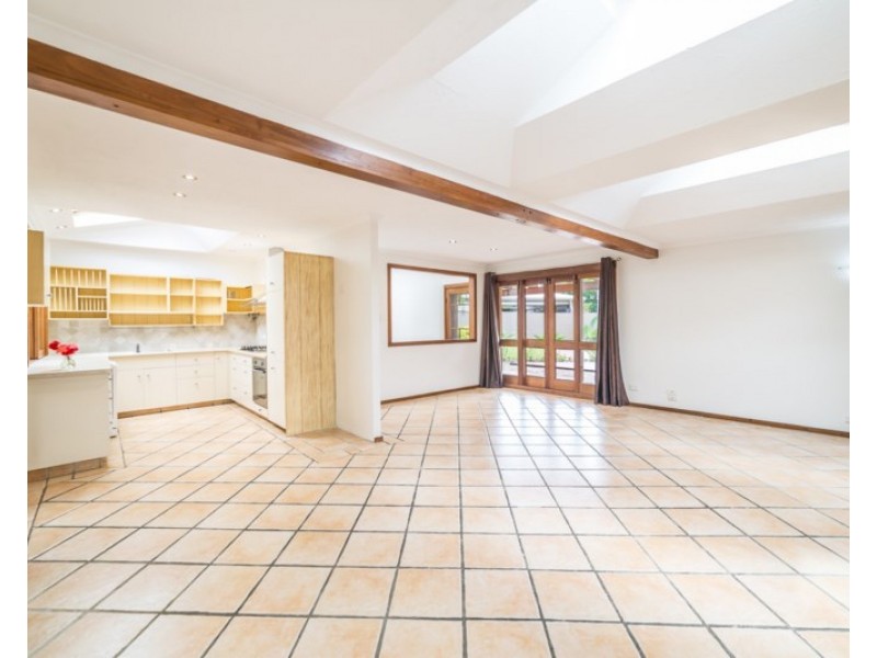 15 Moorilla Place, Broadbeach Waters QLD 4218