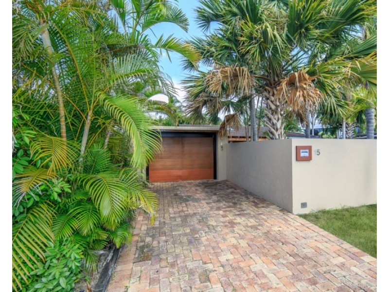 15 Moorilla Place, Broadbeach Waters QLD 4218