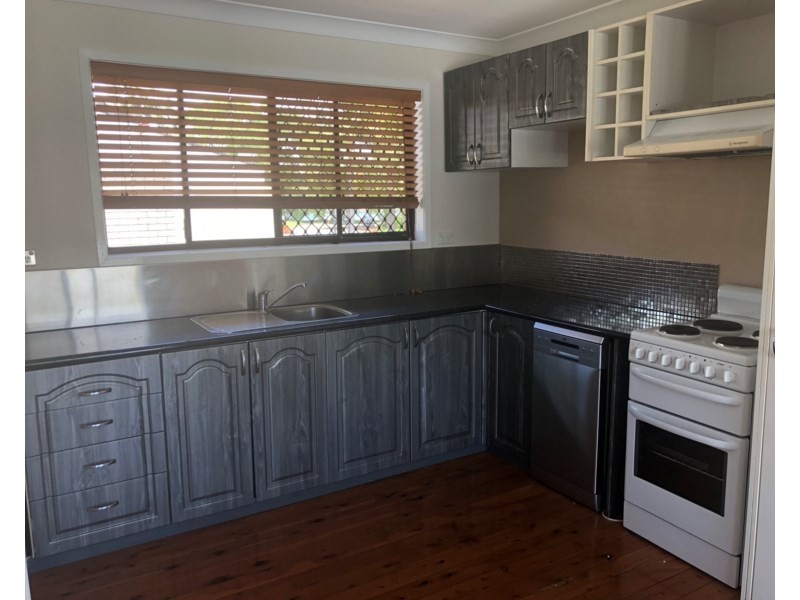 9 Darrambal Street, Chevron Island QLD 4217