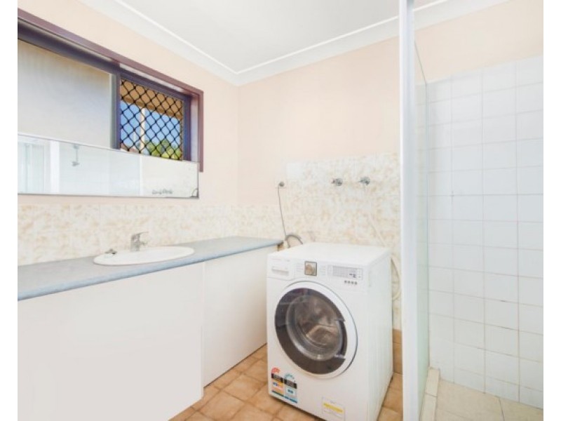 9 Darrambal Street, Chevron Island QLD 4217