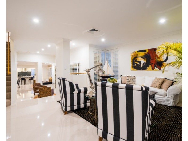 2/18 Seaside Avenue, Mermaid Beach QLD 4218