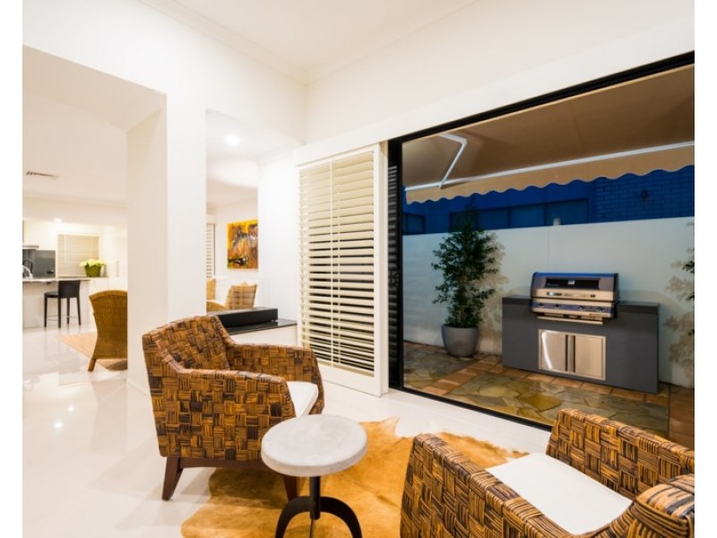 2/18 Seaside Avenue, Mermaid Beach QLD 4218