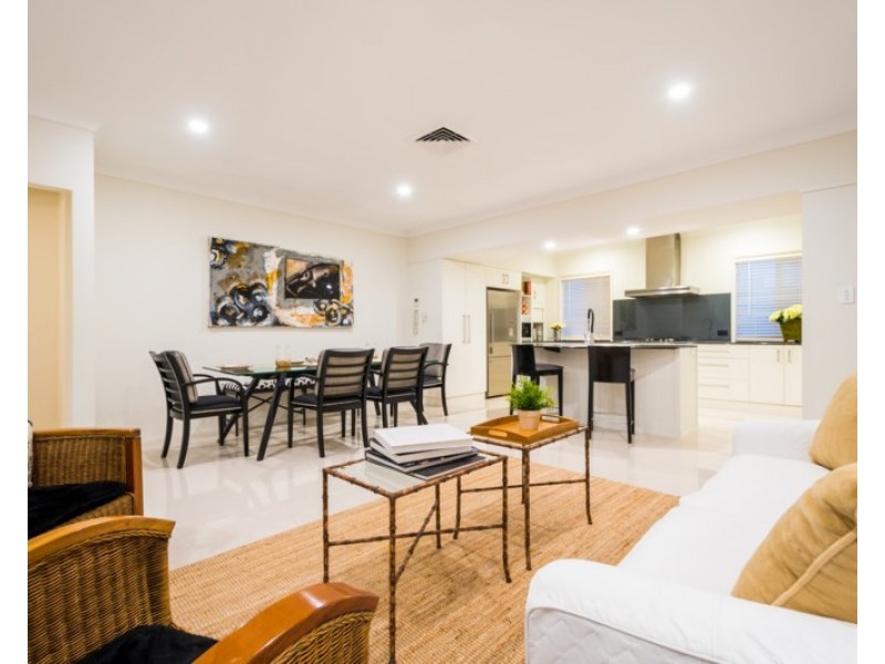 2/18 Seaside Avenue, Mermaid Beach QLD 4218