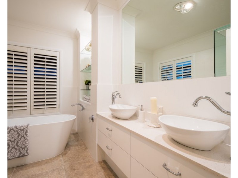 2/18 Seaside Avenue, Mermaid Beach QLD 4218