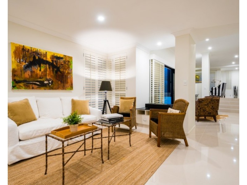 2/18 Seaside Avenue, Mermaid Beach QLD 4218