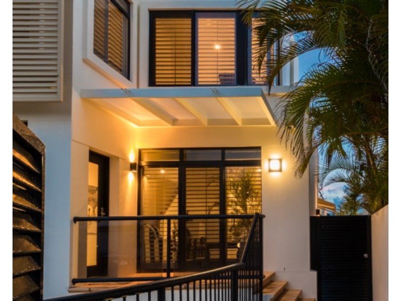 2/18 Seaside Avenue, Mermaid Beach QLD 4218