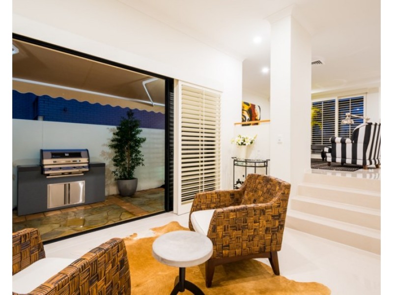 2/18 Seaside Avenue, Mermaid Beach QLD 4218