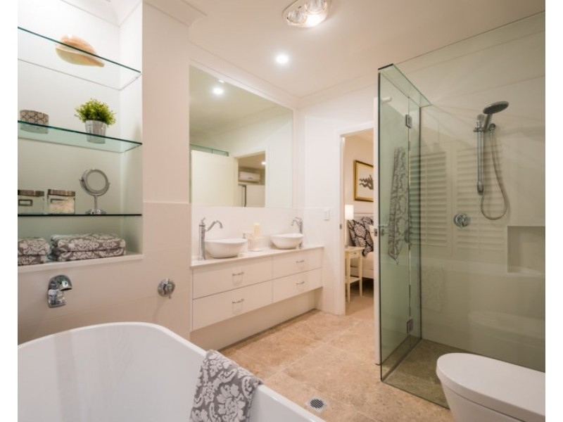 2/18 Seaside Avenue, Mermaid Beach QLD 4218