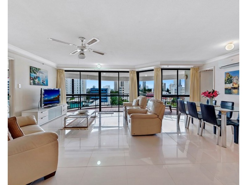 8-2/15 Victoria Avenue, Broadbeach QLD 4218