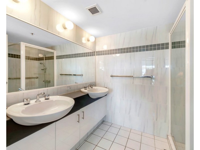 8-2/15 Victoria Avenue, Broadbeach QLD 4218