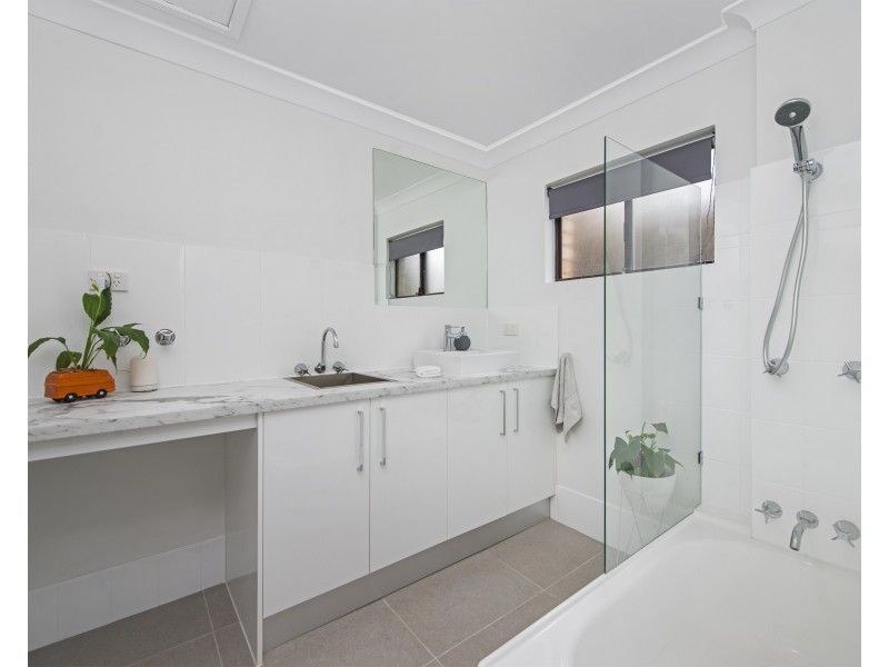 6/20 Sigatoka Place, Clear Island Waters QLD 4226