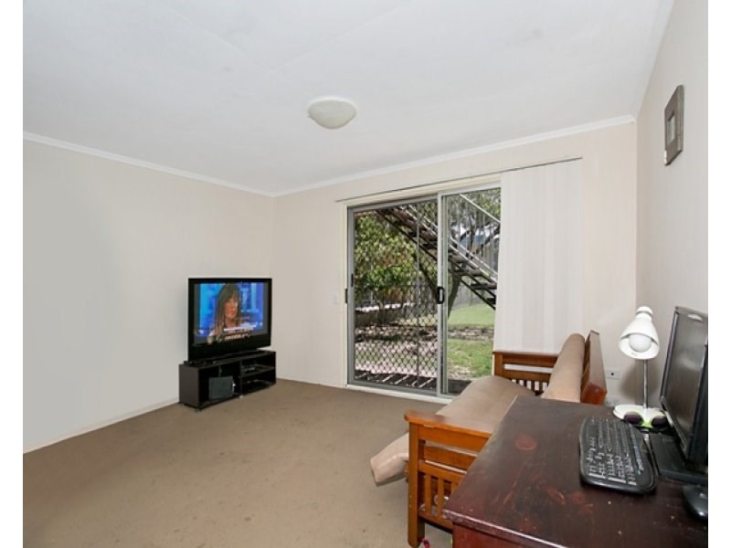 2/20 Phillip Avenue, Broadbeach QLD 4218