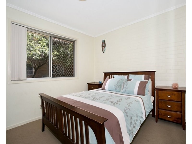2/20 Phillip Avenue, Broadbeach QLD 4218