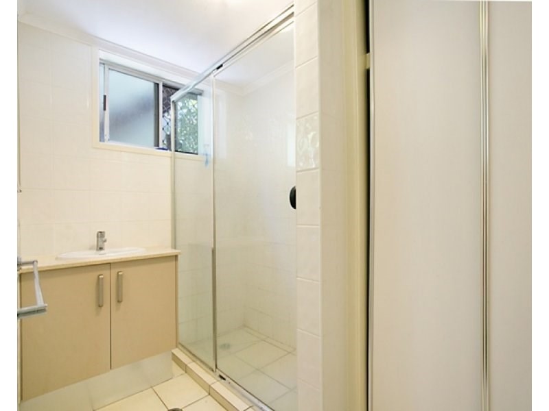 2/20 Phillip Avenue, Broadbeach QLD 4218
