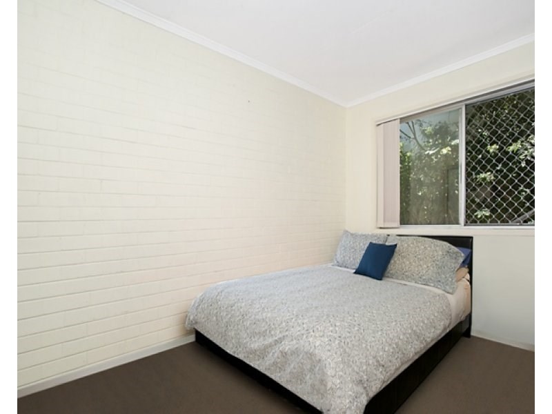 2/20 Phillip Avenue, Broadbeach QLD 4218