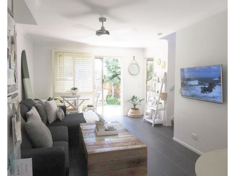 2/1282 Gold Coast Highway, Palm Beach QLD 4221
