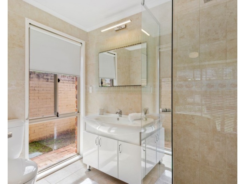 24 Cayman Drive, Clear Island Waters QLD 4226