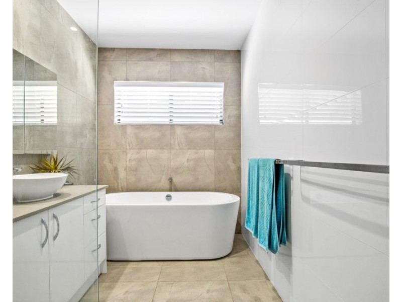 19 Greenview Place, Reedy Creek QLD 4227