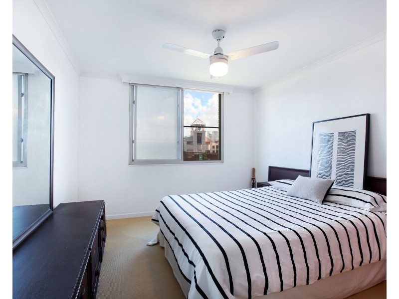 6/2619 Gold Coast Highway, Broadbeach QLD 4218