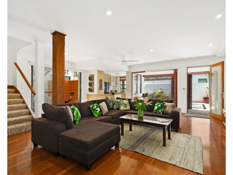 6 Peerless Avenue, Mermaid Beach QLD 4218