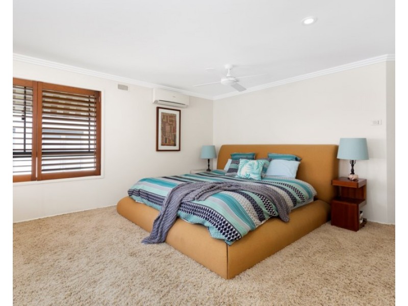6 Peerless Avenue, Mermaid Beach QLD 4218