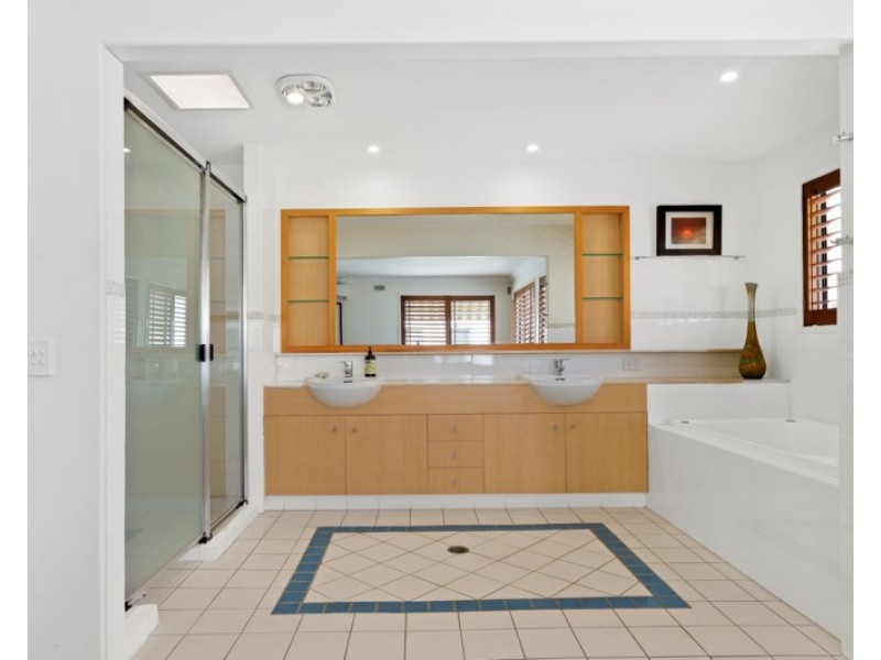 6 Peerless Avenue, Mermaid Beach QLD 4218