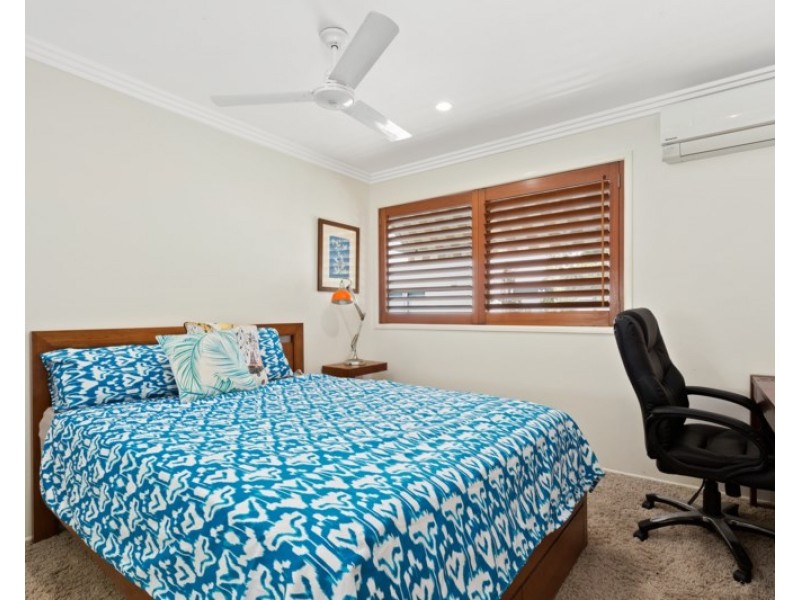 6 Peerless Avenue, Mermaid Beach QLD 4218