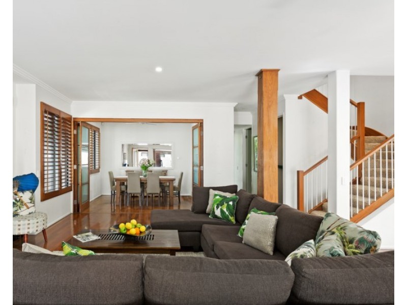 6 Peerless Avenue, Mermaid Beach QLD 4218