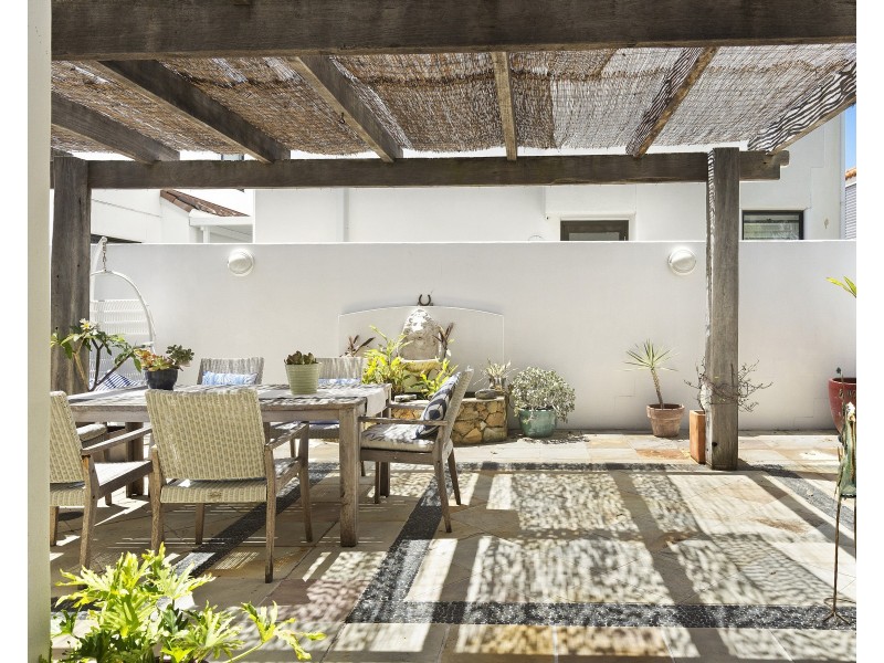 6 Peerless Avenue, Mermaid Beach QLD 4218