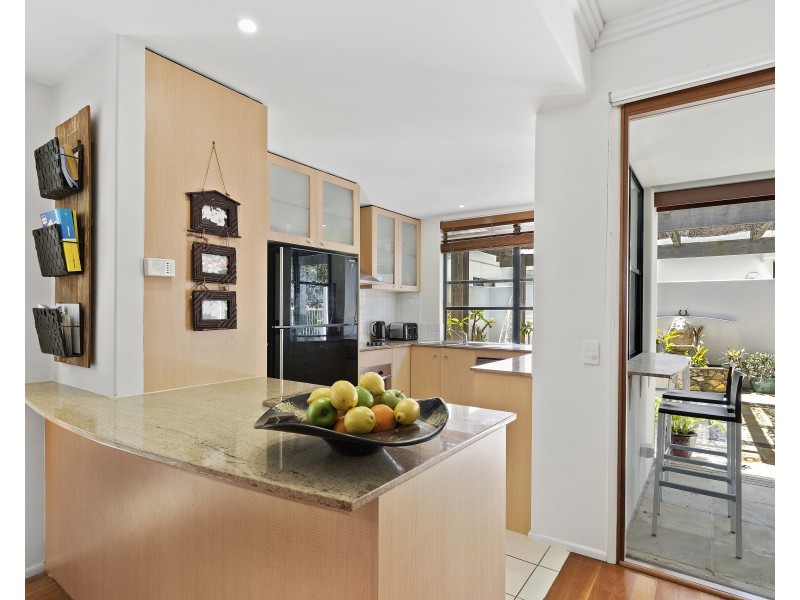 6 Peerless Avenue, Mermaid Beach QLD 4218