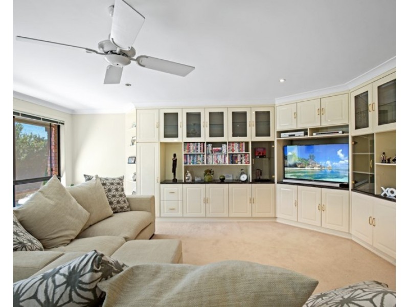 12 Whitian Drive, Carrara QLD 4211