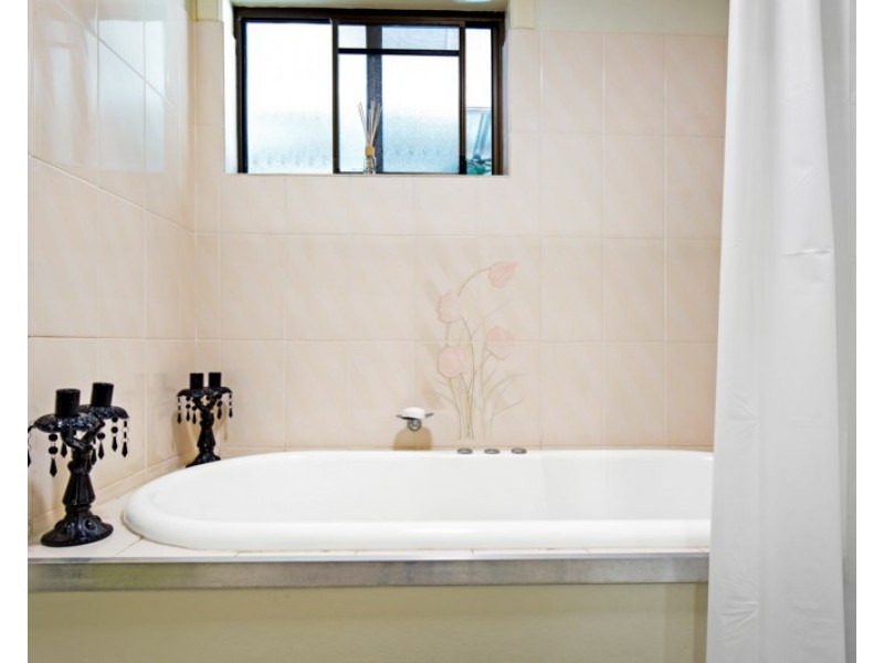 12 Whitian Drive, Carrara QLD 4211