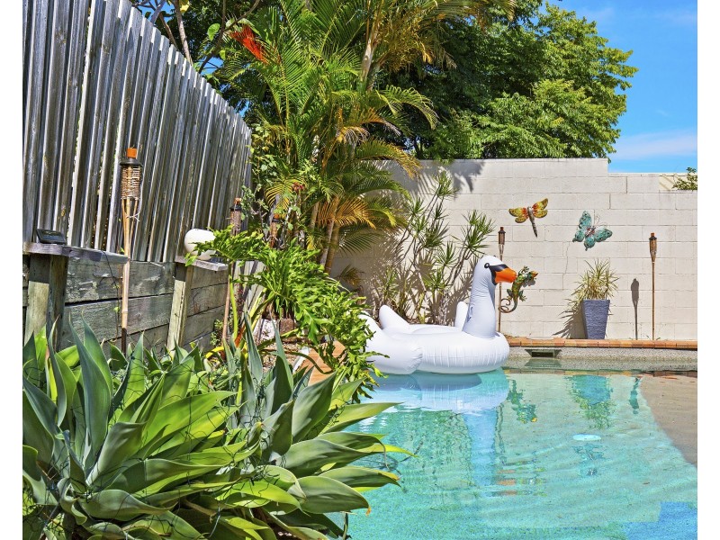 12 Whitian Drive, Carrara QLD 4211