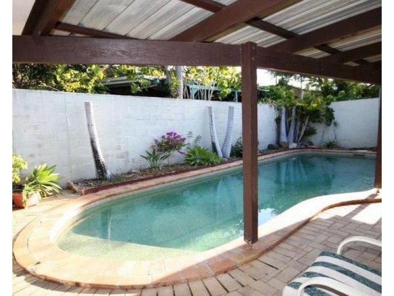 12 Whitian Drive, Carrara QLD 4211