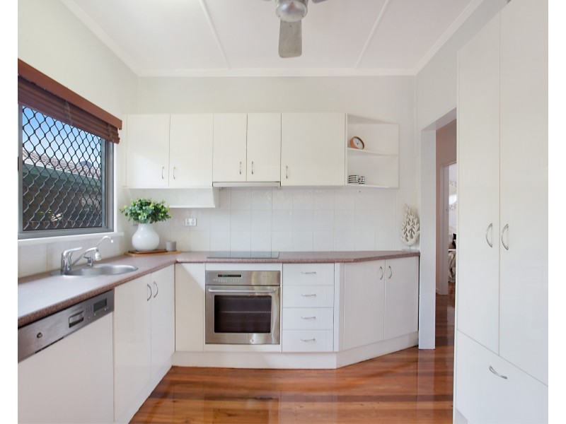 80 Albion Avenue, Miami QLD 4220