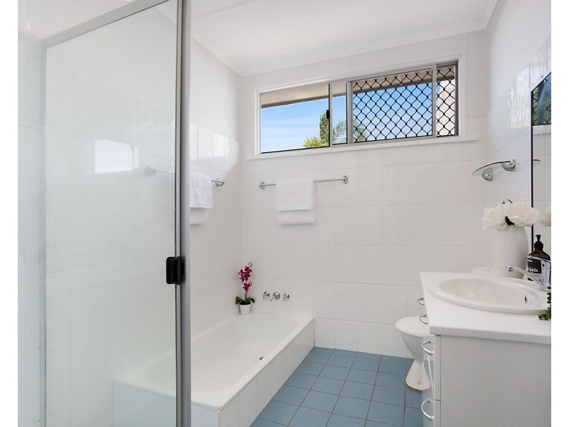 80 Albion Avenue, Miami QLD 4220