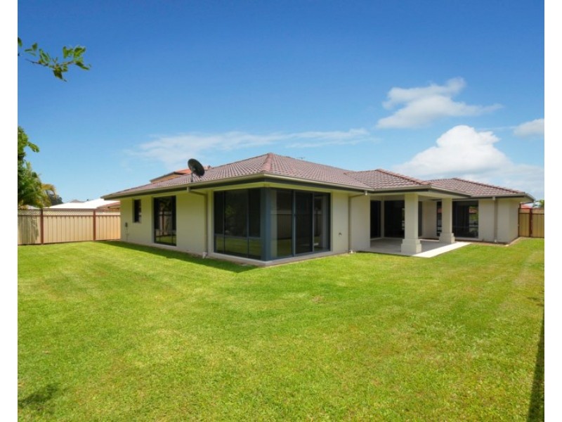 107 Crestwood Drive, Molendinar QLD 4214